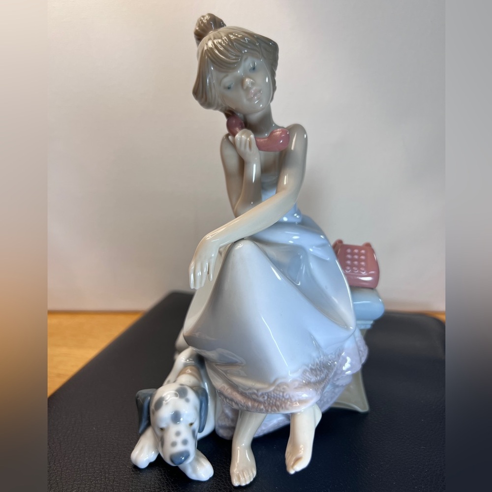 Lladro "Chit-Chat" porcelain figurine, model number 5466.